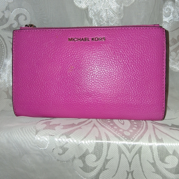 MICHAEL Michael Kors Vibrant Hot Pink Pebbled Leather Wallet - Picture 1 of 5